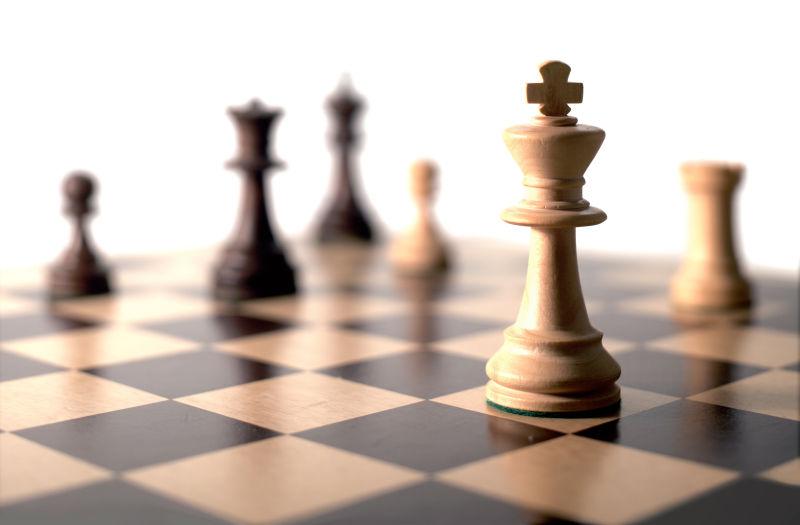 白色背景下的一盘棋盘