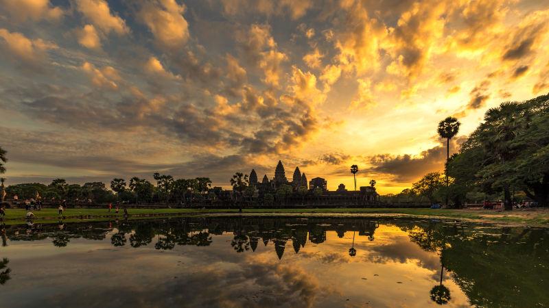 黄昏的柬埔寨美景图片 日落时柬埔寨人的生活和风景在水中的倒影素材 高清图片 摄影照片 寻图免费打包下载