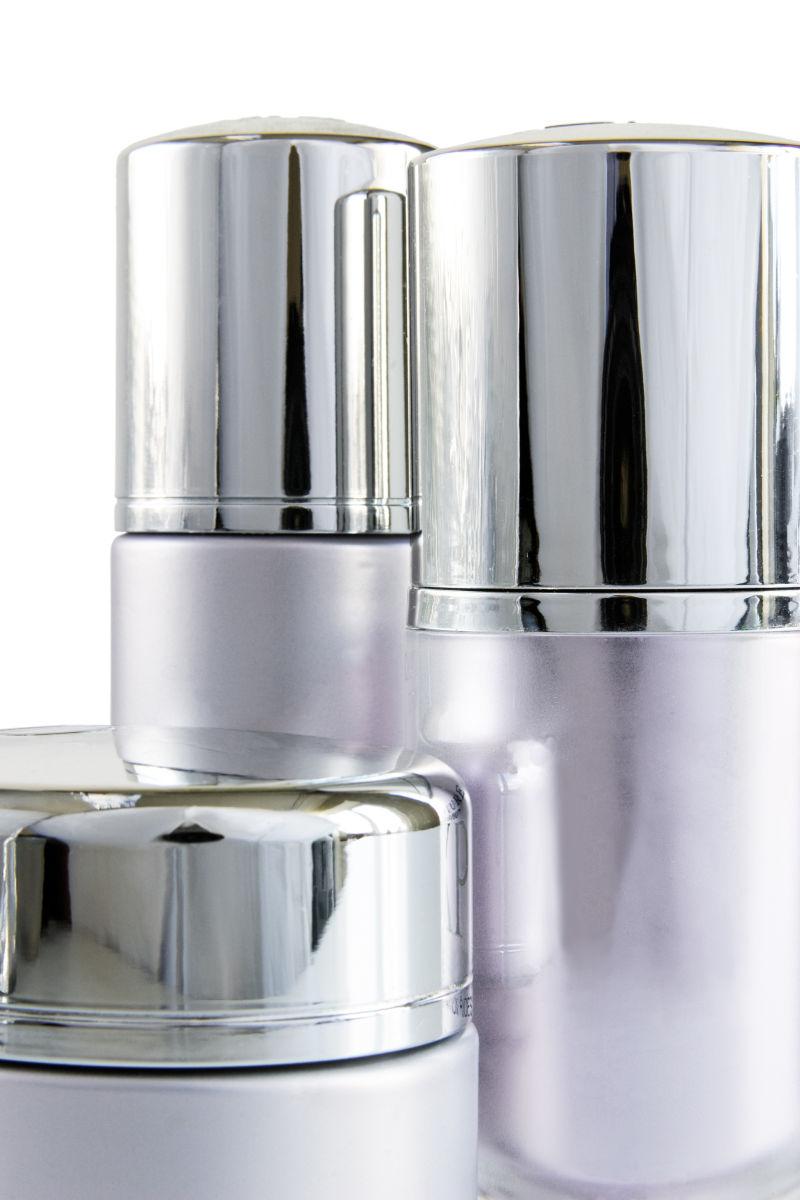 三瓶女性化妆品