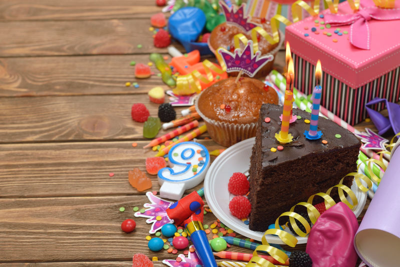 儿童聚会小糕点和玩具