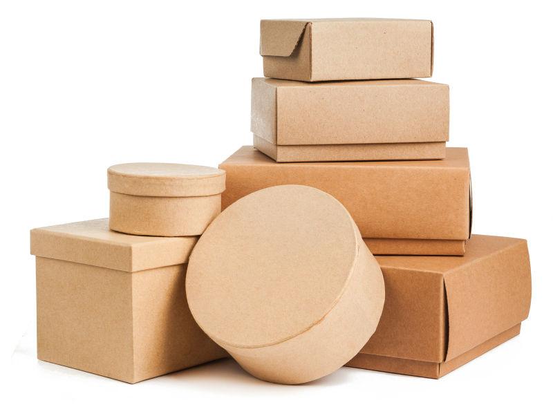 白色背景上的各种包装纸箱