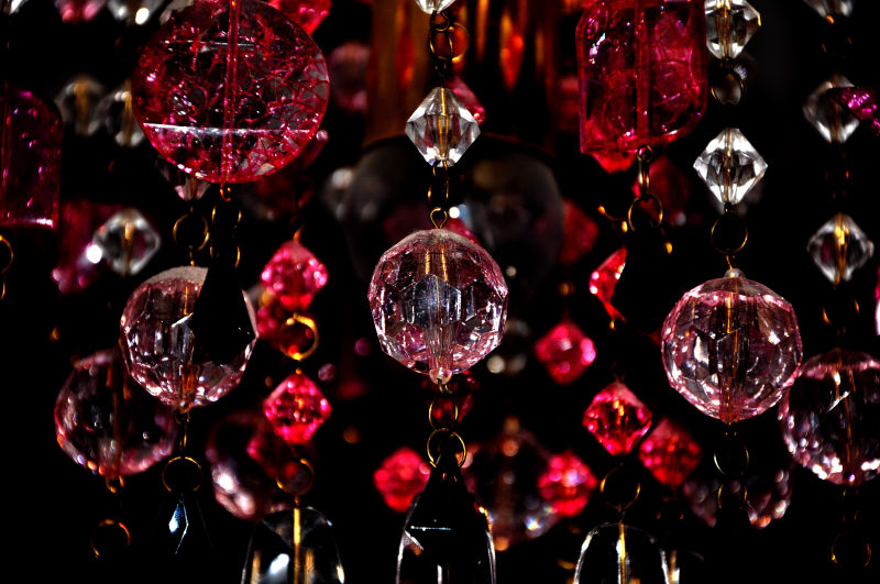 美丽的水晶宝石吊灯