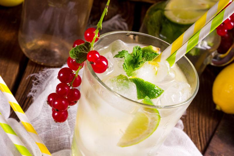 夏季清凉柠檬鸡尾酒