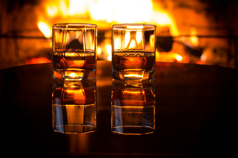 两杯酒精饮料