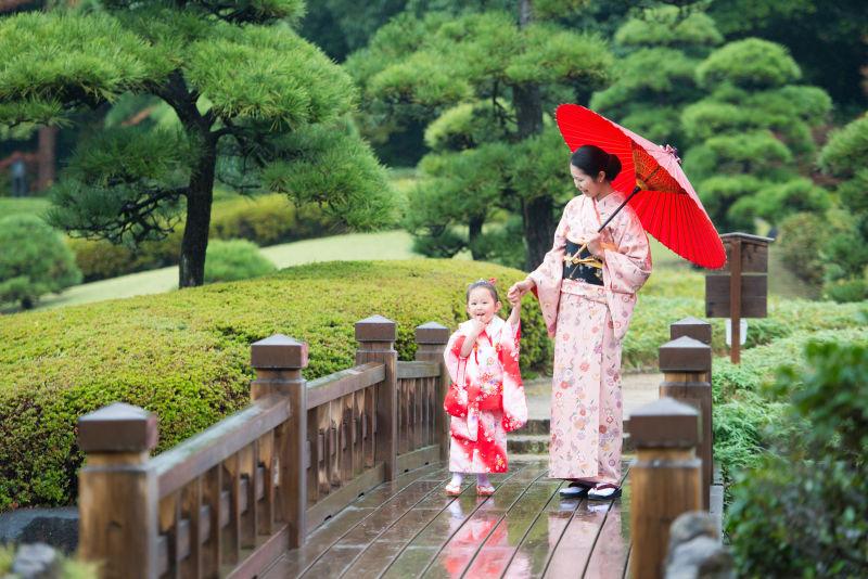 日本和服女人图片 撑伞的日本和服女人和孩子素材 高清图片 摄影照片 寻图免费打包下载