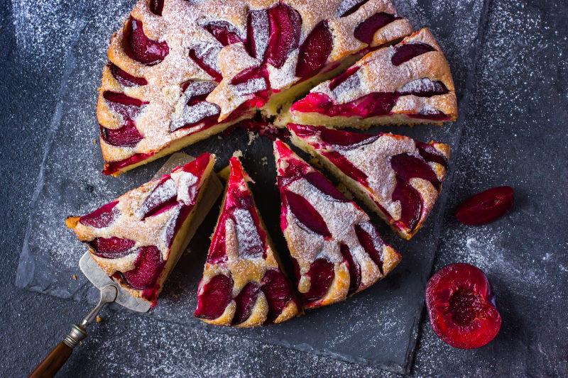 美味的自制李子蛋糕