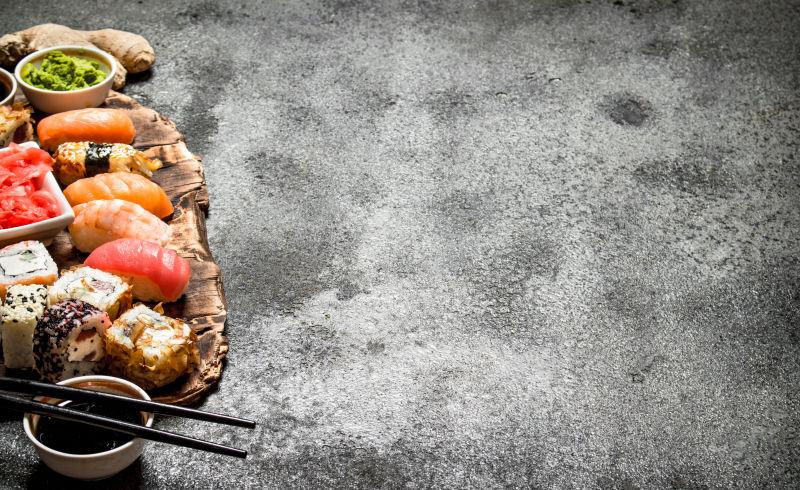 粟实和新鲜海鲜海鲜酱油和腌姜