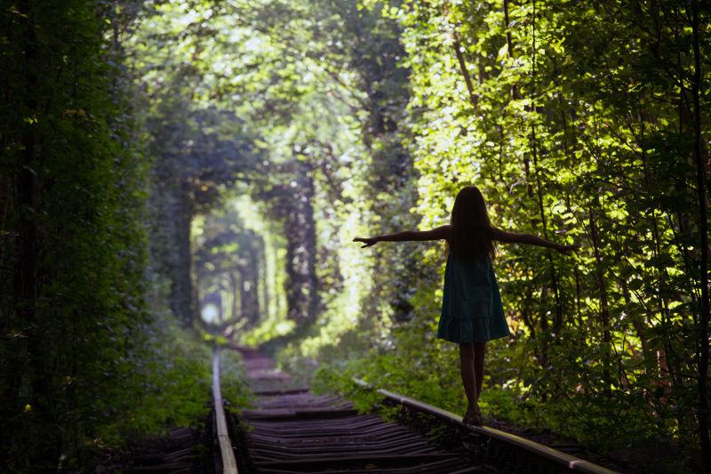 乌克兰爱情隧道的女孩