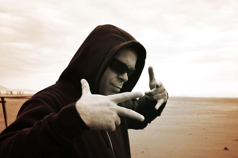 玩嘻哈的男歌手