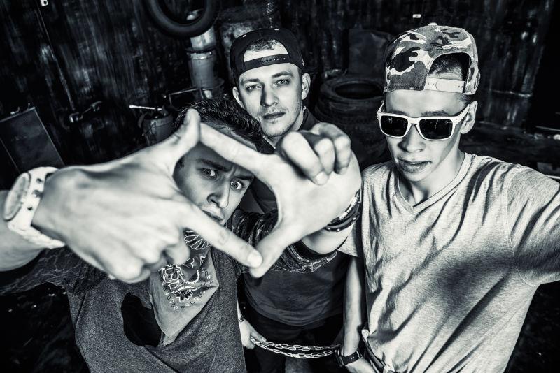 车库里的说唱歌手们