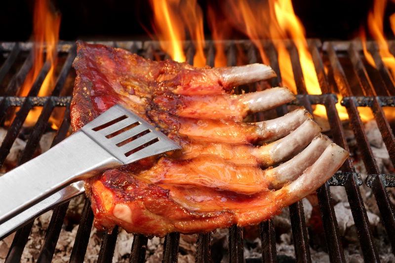 炭烤猪肋骨肉