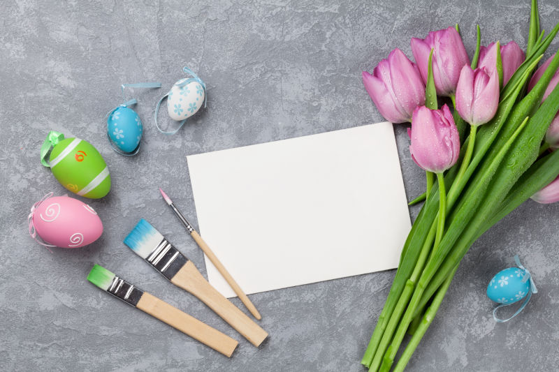 复活节彩蛋郁金香和贺卡