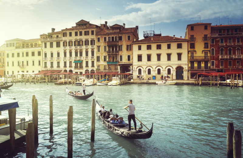 威尼斯河上的船夫