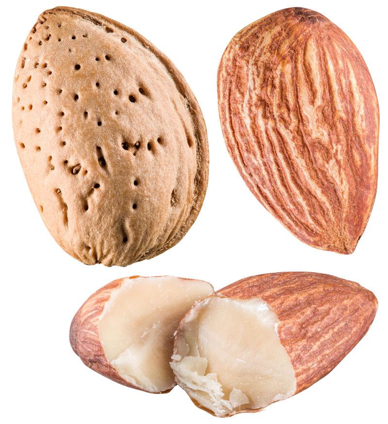 白色背景上的美味的杏仁坚果