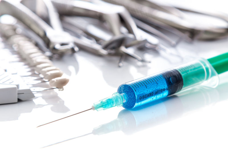 牙科工具和麻醉注射器