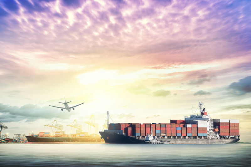 物流进出口背景和运输业