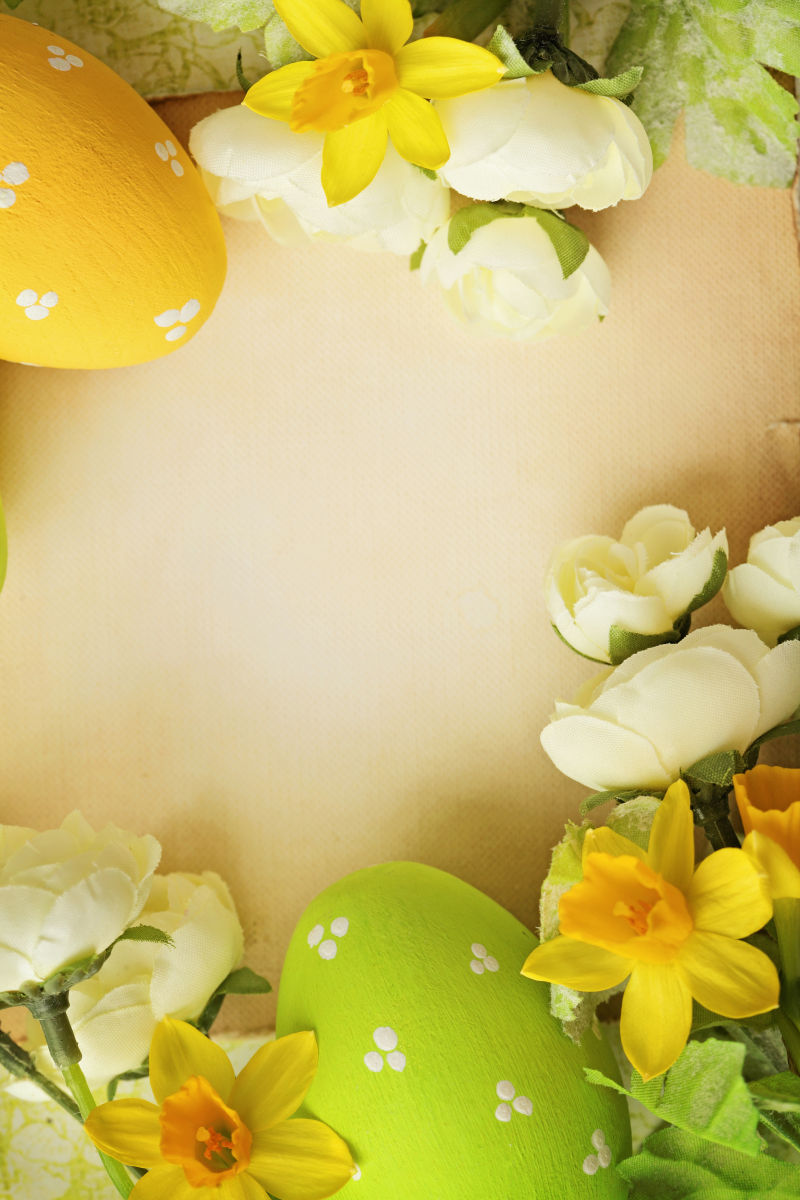 复活节彩蛋与鲜花