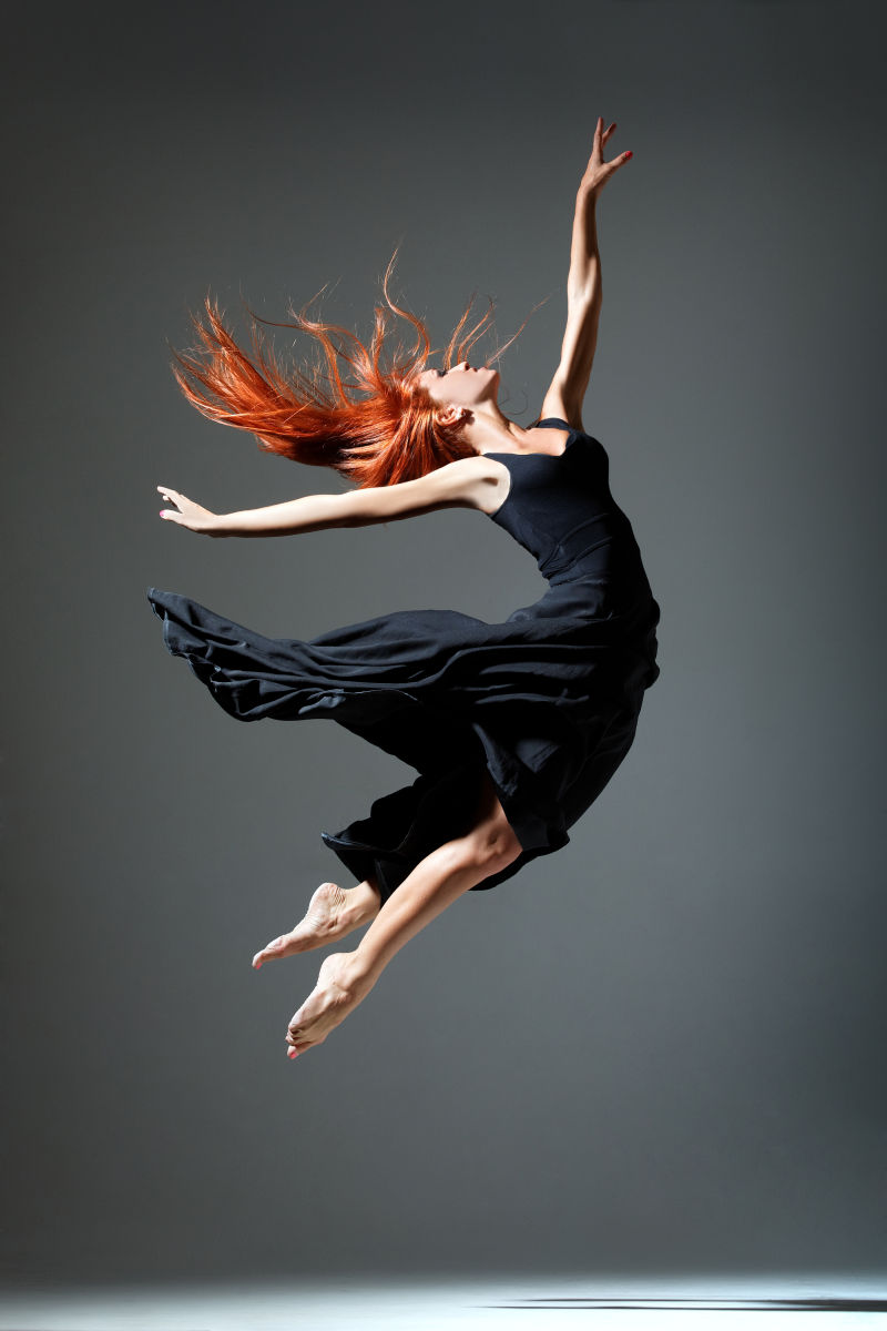 跳舞的年轻人图片-飞扬的舞者素材-高清图片-摄影照片-寻图免费打包下载
