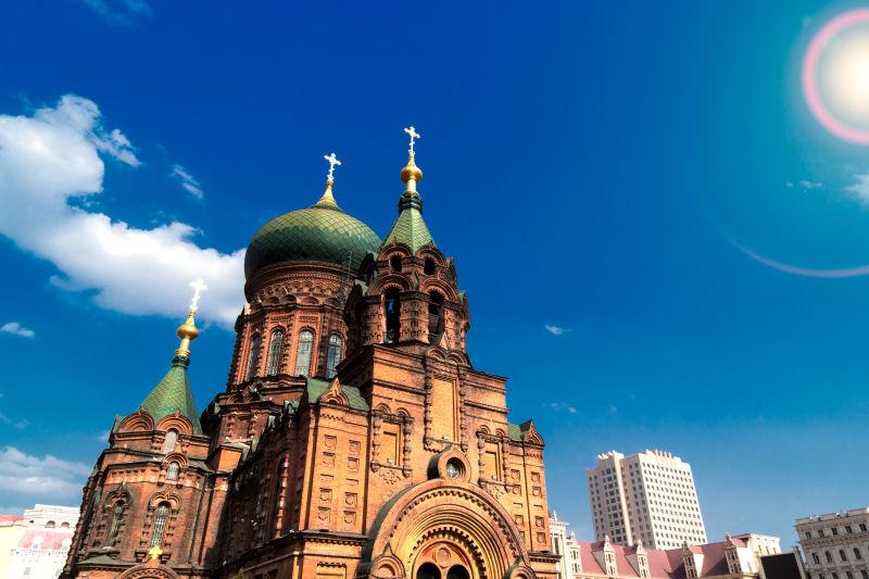 蓝色天空下的索菲亚大教堂