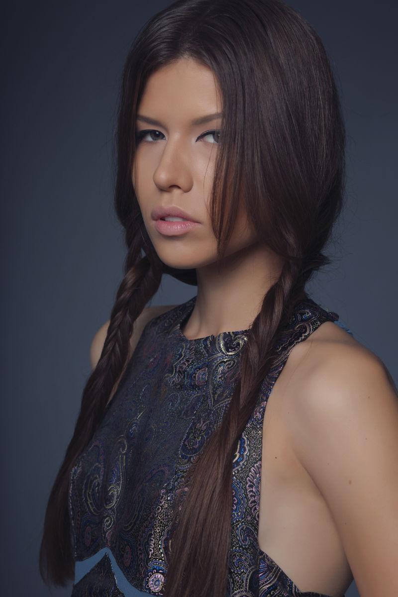 优雅女人的时尚画像