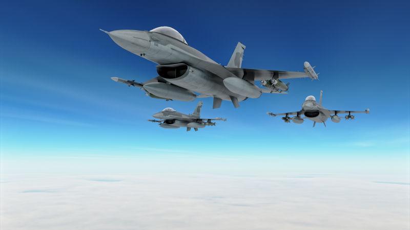 三架战斗机在空中飞行