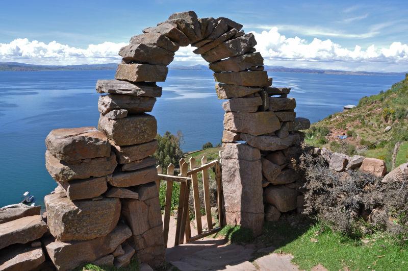 古老的石头拱门