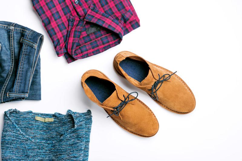 白色背景上男士平装套装