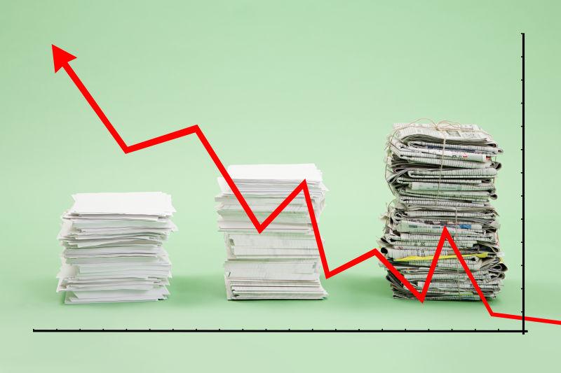 图表和成堆的纸