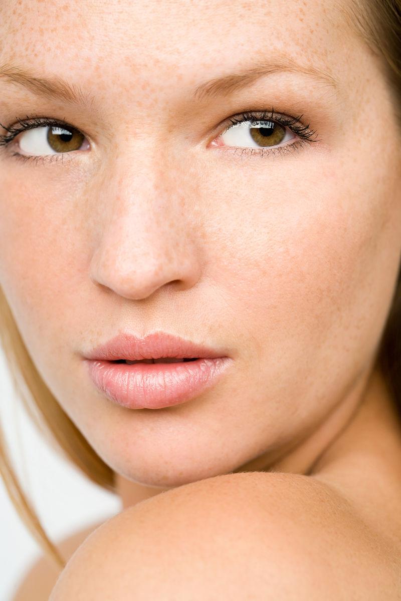 美女挺拔的鼻梁