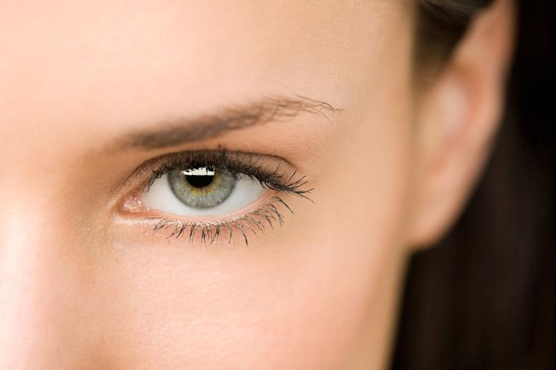 年轻美女的眼睛