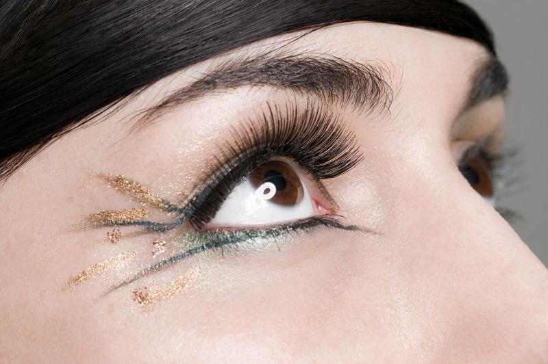 女人眼妆的特写