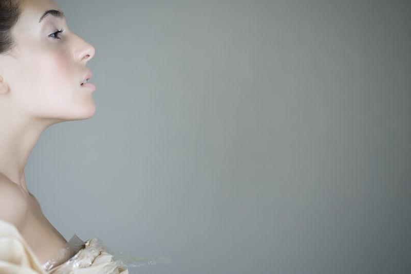 年轻优雅的女模特