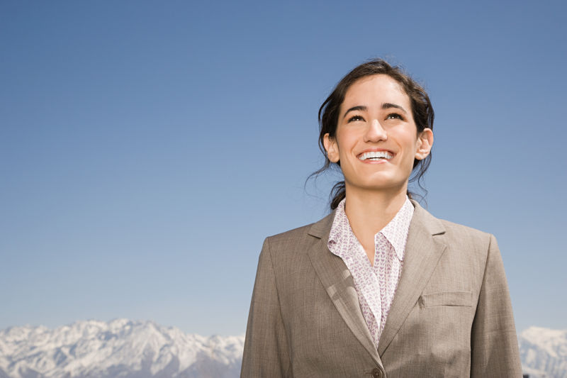 穿着西装的女性