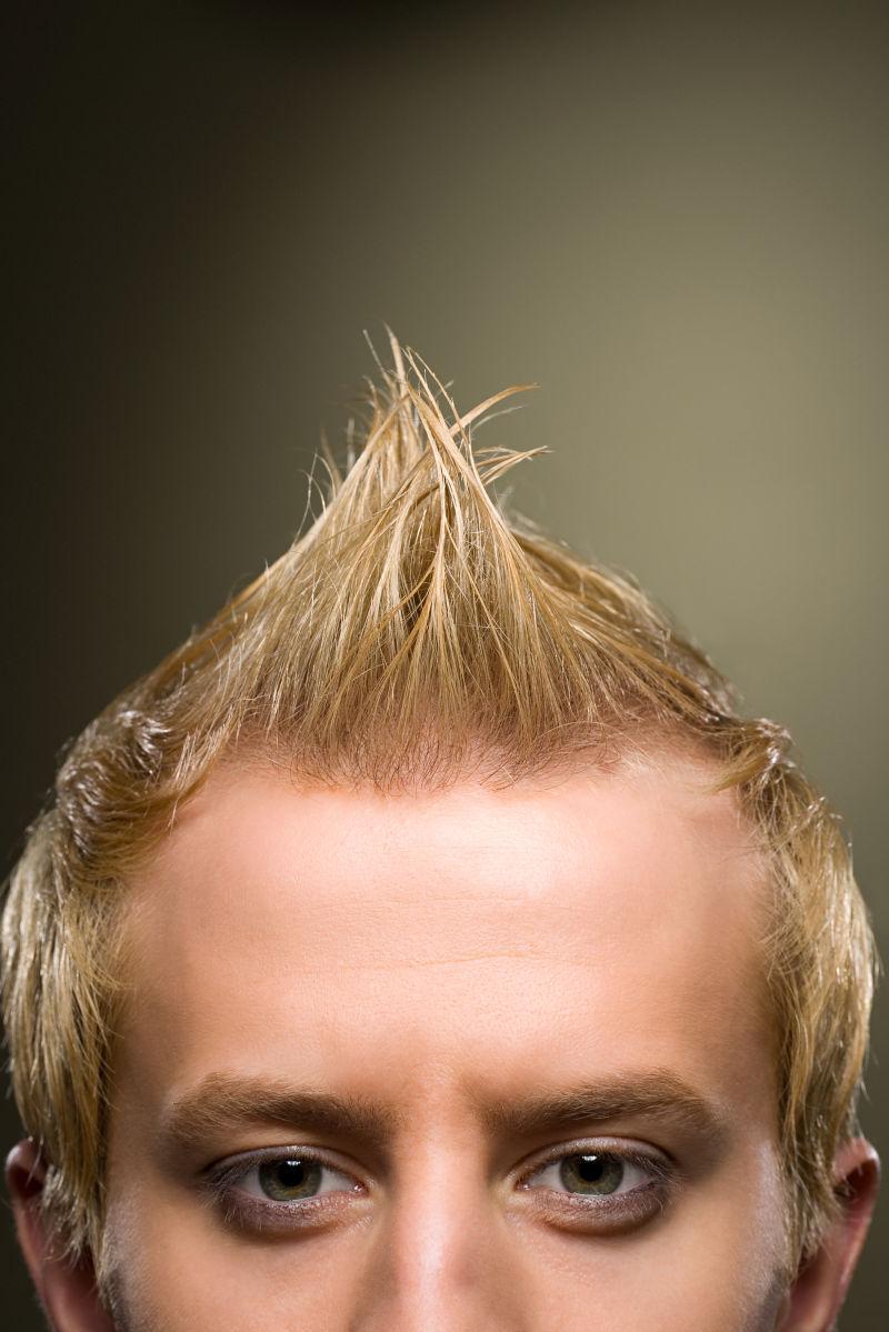 年轻男子的发型