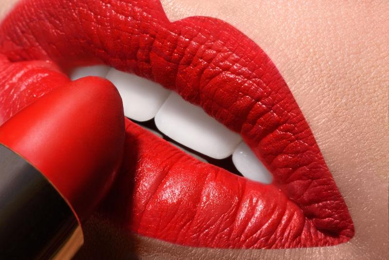 性感的红色唇膏嘴唇