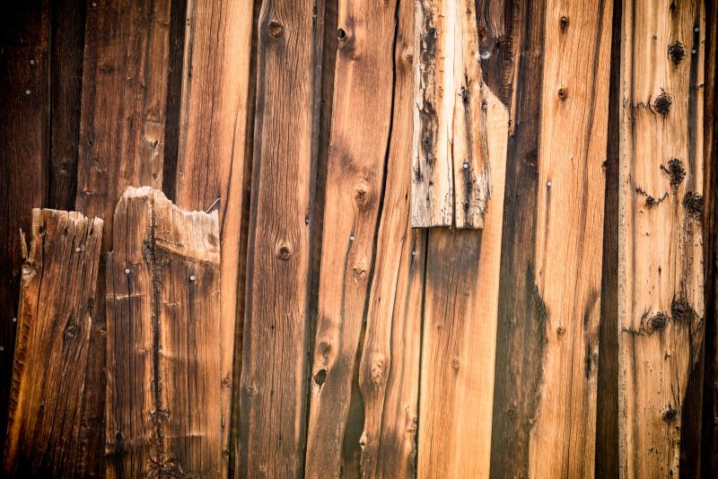 受损古老的木板