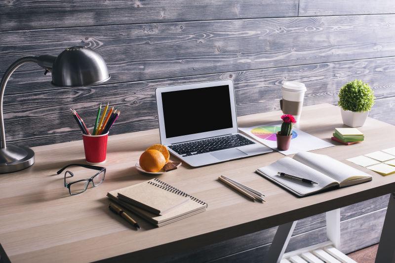 创意设计师办公桌