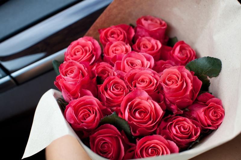 完美的玫瑰切花玫瑰车