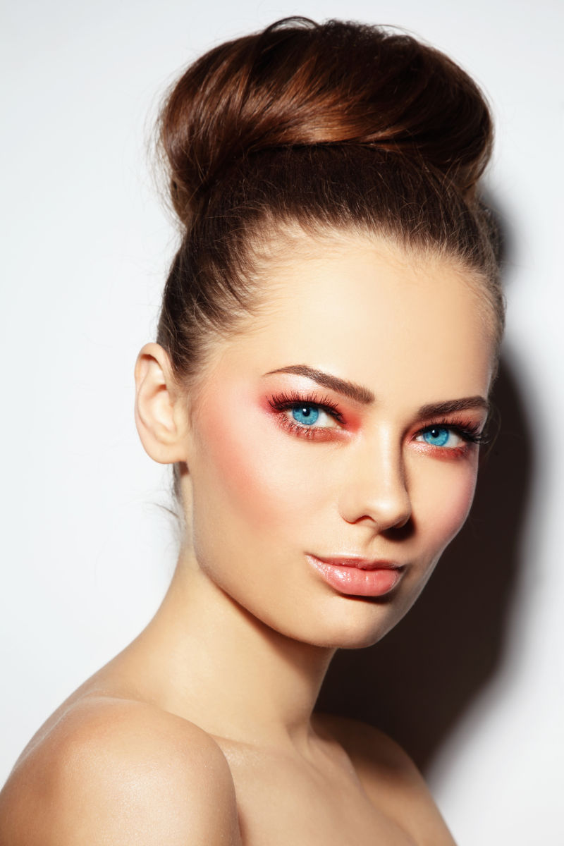 妆容精致的气质美女