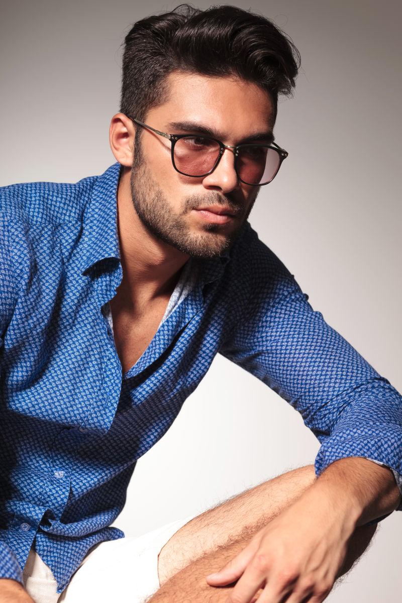 时尚帅气的外国男模