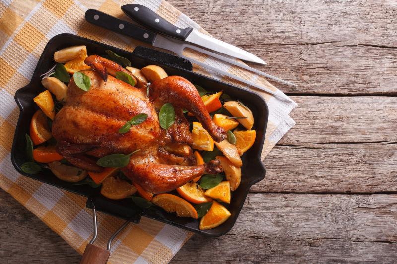 苹果和橙子的烤鸡