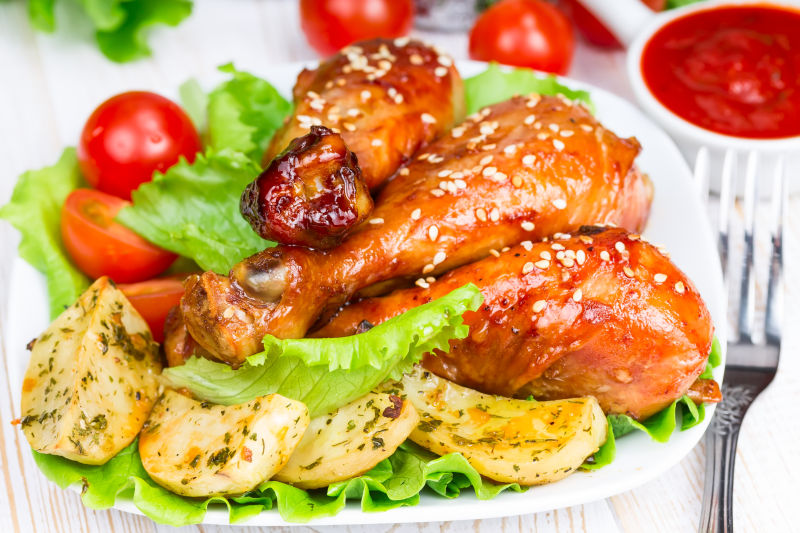 新鲜出炉的炸鸡腿