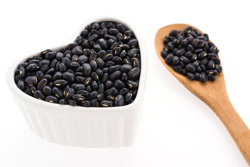 心形盒里的黑豆