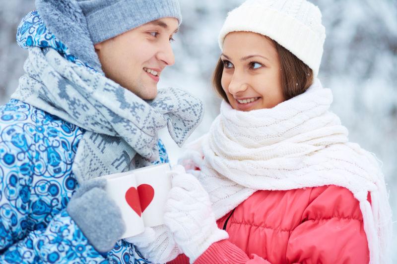 红心捧杯冬冬祝酒