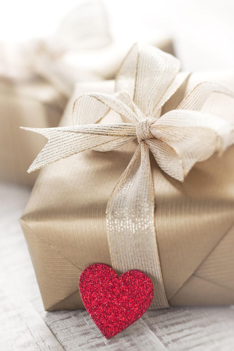 带亮丽的缎带和蝴蝶结