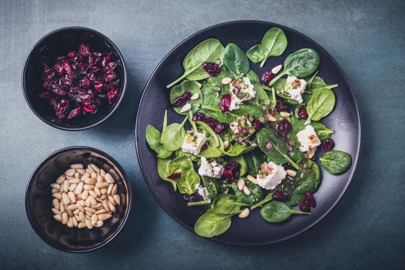 spinatsalat羊奶酪