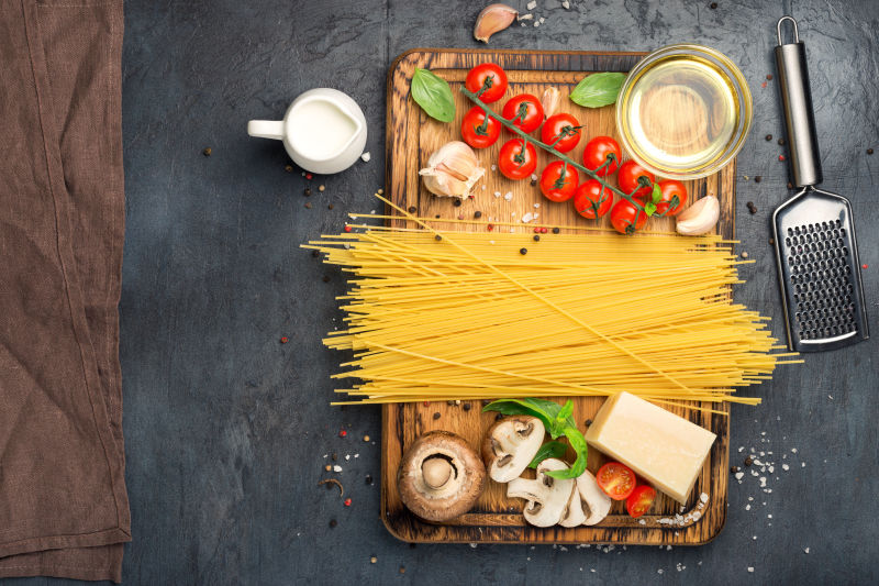 意大利面与烹调配料