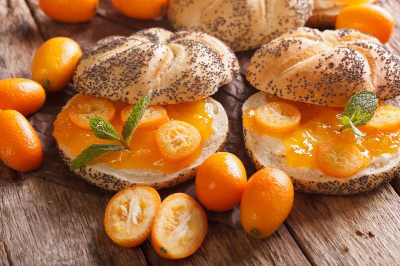 金桔果酱面包