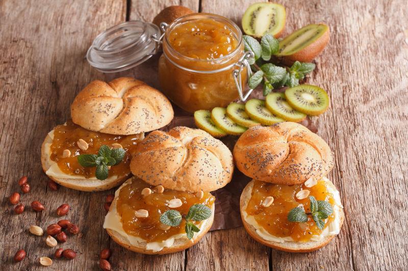 猕猴桃果酱三明治面包