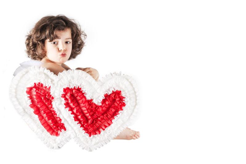 可爱的天使向相机发出一个吻